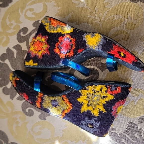 Vintage Retro with One Of A Kind reupholstered  fabric wedge heel. - Picture 5 of 7